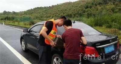 硚口区古田长丰24小时补胎搭电送油拖车救援，地库救援，吊车救援